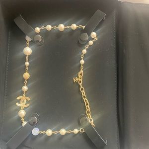 Chanel short necklace. Stunning. With original box